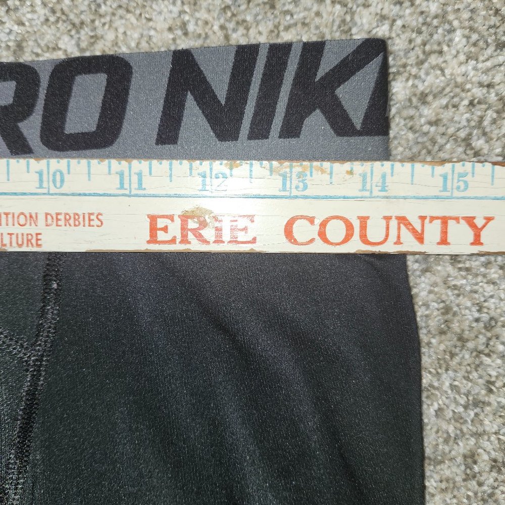 NIKE  3/4 LENGHT ATHLETIC TIGHTS SIZE MED